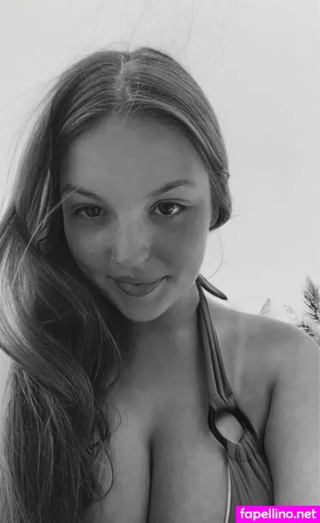 Lilli Applegate OnlyFans Thumbnail #WvuH0QTZgX