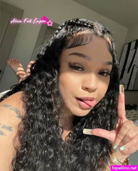 Lillianlovefeet OnlyFans Thumbnail #LVphYgvVDx