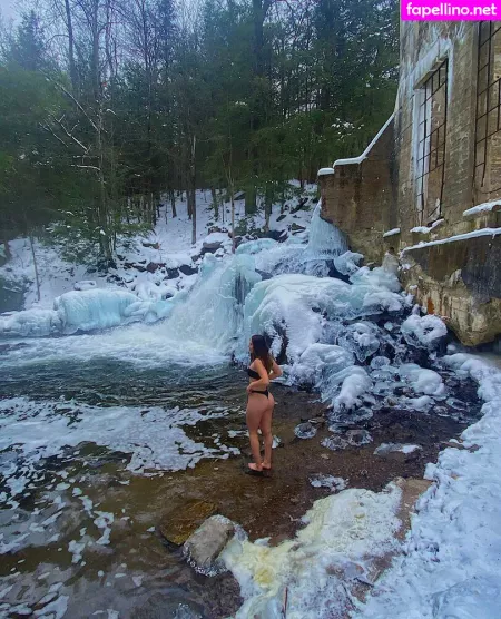 Lilly Breton OnlyFans Thumbnail #MOvgzeJBwn