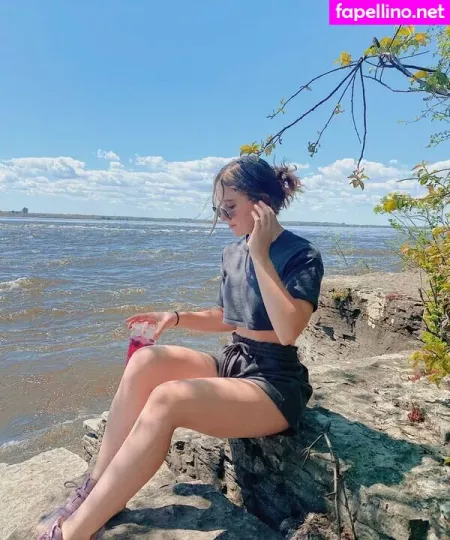 Lilly Breton OnlyFans Thumbnail #UfJTY4uIWS