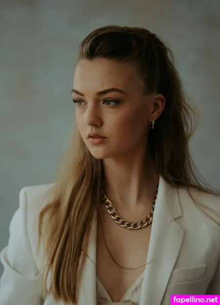 Lilly Krug OnlyFans Thumbnail #4McatrTsrZ