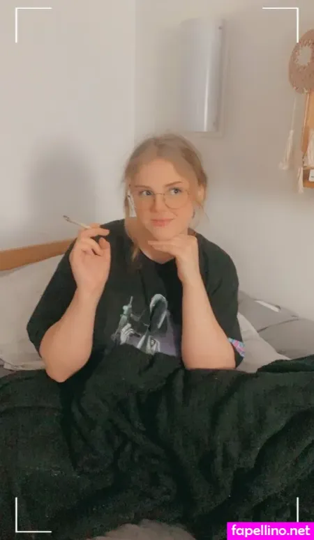 Lillymintxn OnlyFans Thumbnail #RR7glrNKs5