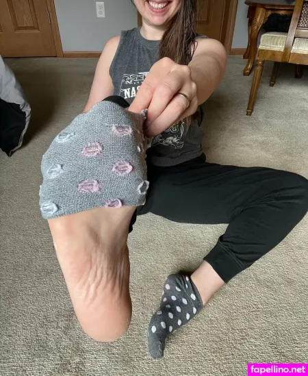 Lilmissnaughtyfeet OnlyFans Thumbnail #3Q0CKIvADj