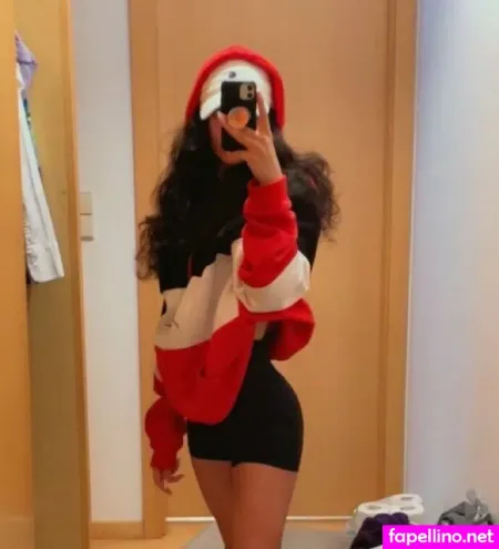 Lilwhuda OnlyFans Thumbnail #N9hMwcfMi9