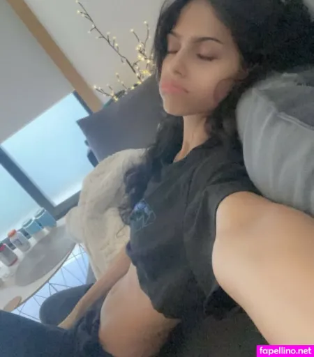 Lilwhuda OnlyFans Thumbnail #WIJ1GMY0qz