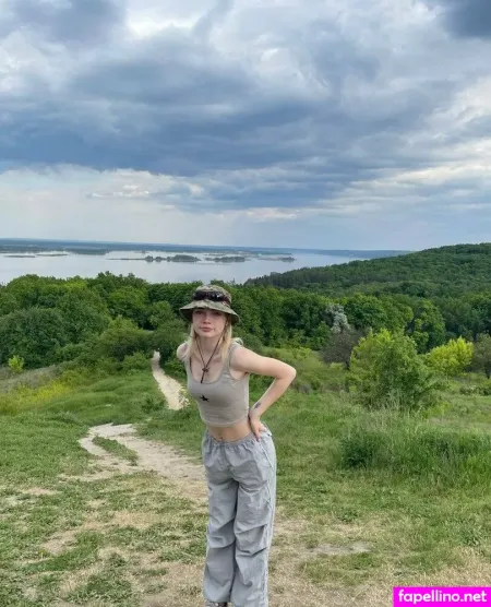 Lily 18 OnlyFans Thumbnail #IWgGjnkFg2