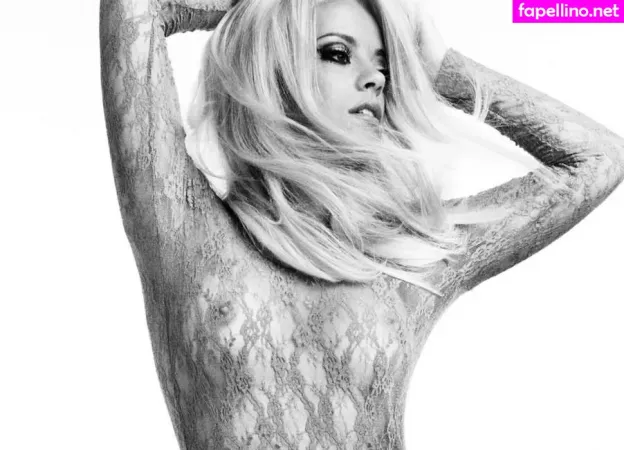 Lily Allen OnlyFans Thumbnail #LQmNfQI80h