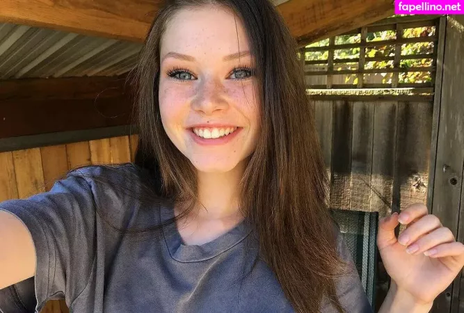 Lily Ana Alexander OnlyFans Thumbnail #UDt6ytutAt