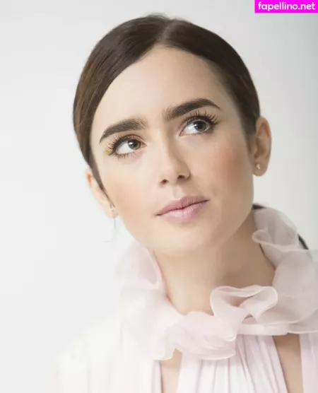 Lily Collins OnlyFans Thumbnail #1JsCybNoDW
