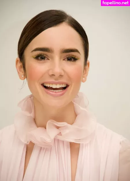 Lily Collins OnlyFans Thumbnail #GMylQAiHEI