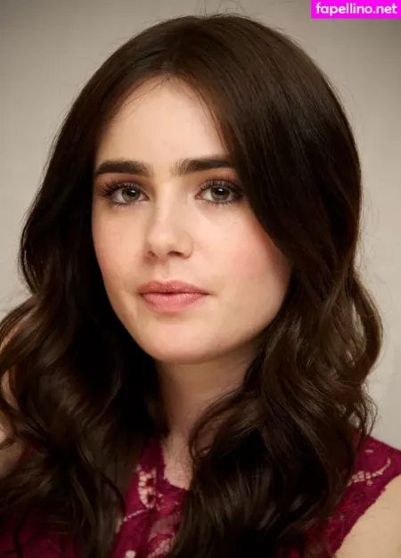 Lily Collins OnlyFans Thumbnail #OHD5MjIiKU