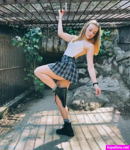 Lily Farrar OnlyFans Thumbnail #czO8e9X56w