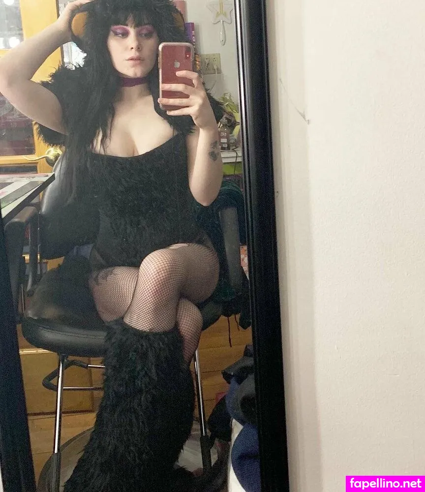 _Stacys_Mom, cry_baby_brat, lilyflood, lilyflood0, stacysgothmom, trentonflood Nude Leaked OnlyFans Photo #Igty9BRfEc