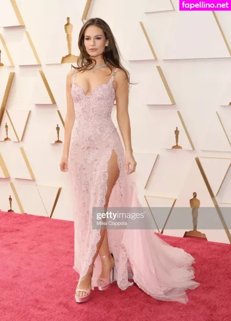 Lily James OnlyFans Thumbnail #C3nLARJ49v