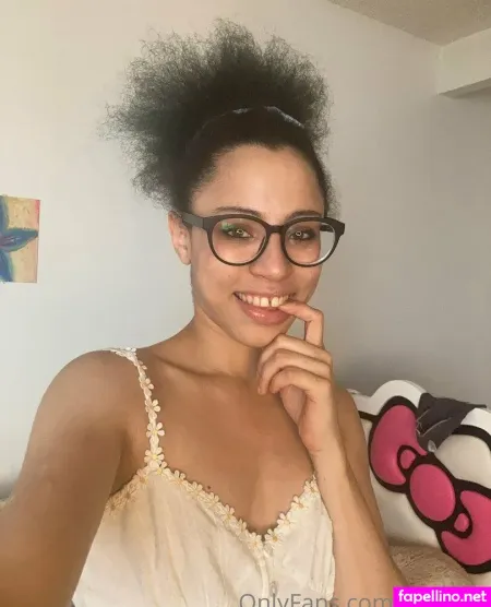 Lily Licks OnlyFans Thumbnail #Cf0vbowpYR