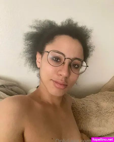 Lily Licks OnlyFans Thumbnail #oc0kuTE9Of