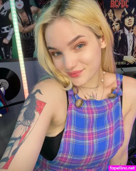 Lily Lommi OnlyFans Thumbnail #4N2JroLGoe