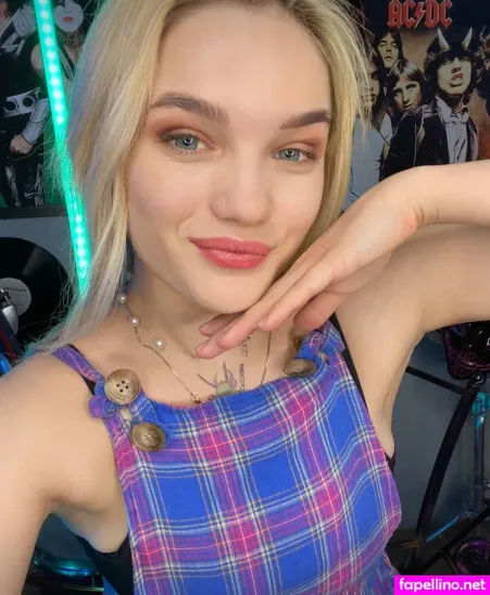 Lily Lommi OnlyFans Thumbnail #YtA7i2Wkfx