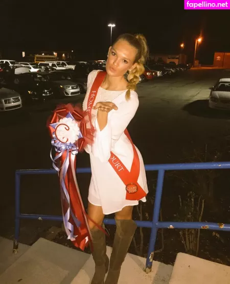 Lily Lowe OnlyFans Thumbnail #slAWeVOgeE