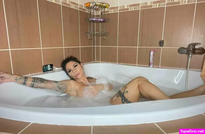 Lily Veroni OnlyFans Thumbnail #Nky5JRO4Nf