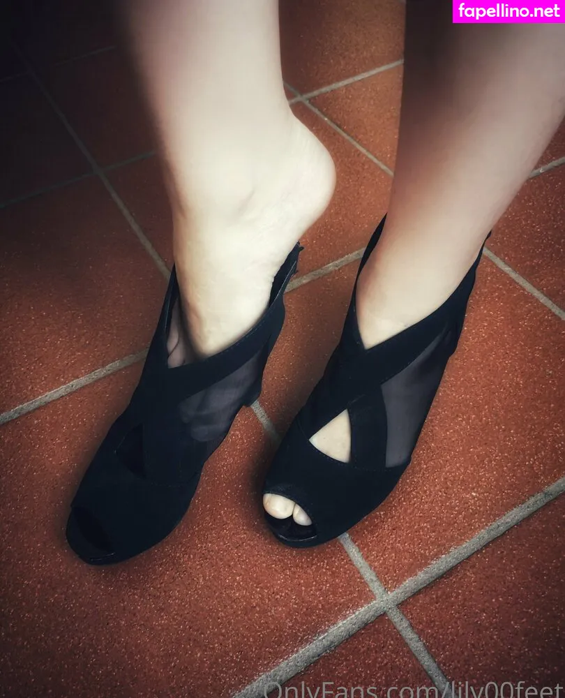 lily00feet, lily_hotfeet Nude Leaked OnlyFans Photo #XiATOaR5j4