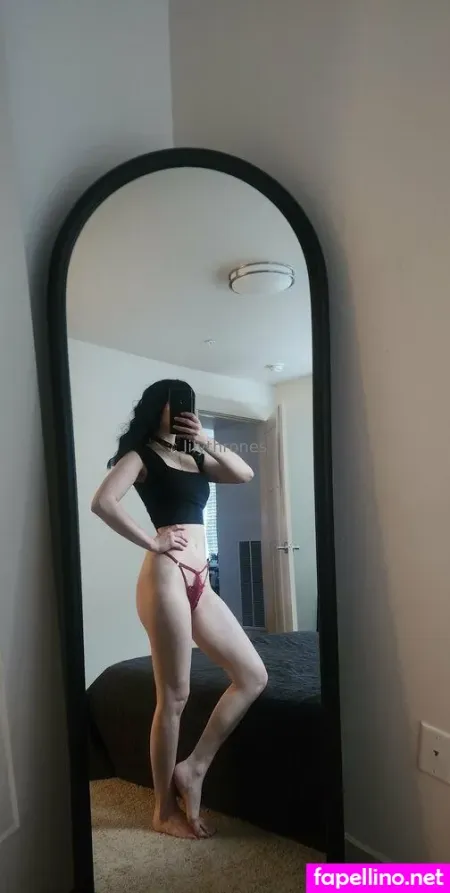 Lilythrones OnlyFans Thumbnail #nz7gPezk0w