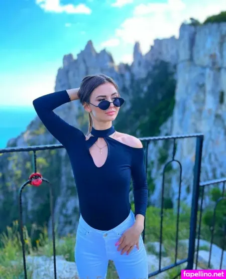 Lina Hotlover OnlyFans Thumbnail #JJxQdQevRw