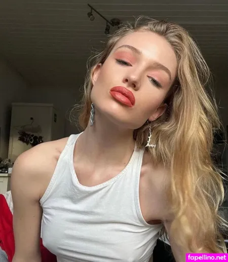 Lina Keller OnlyFans Thumbnail #VRefmE50v4