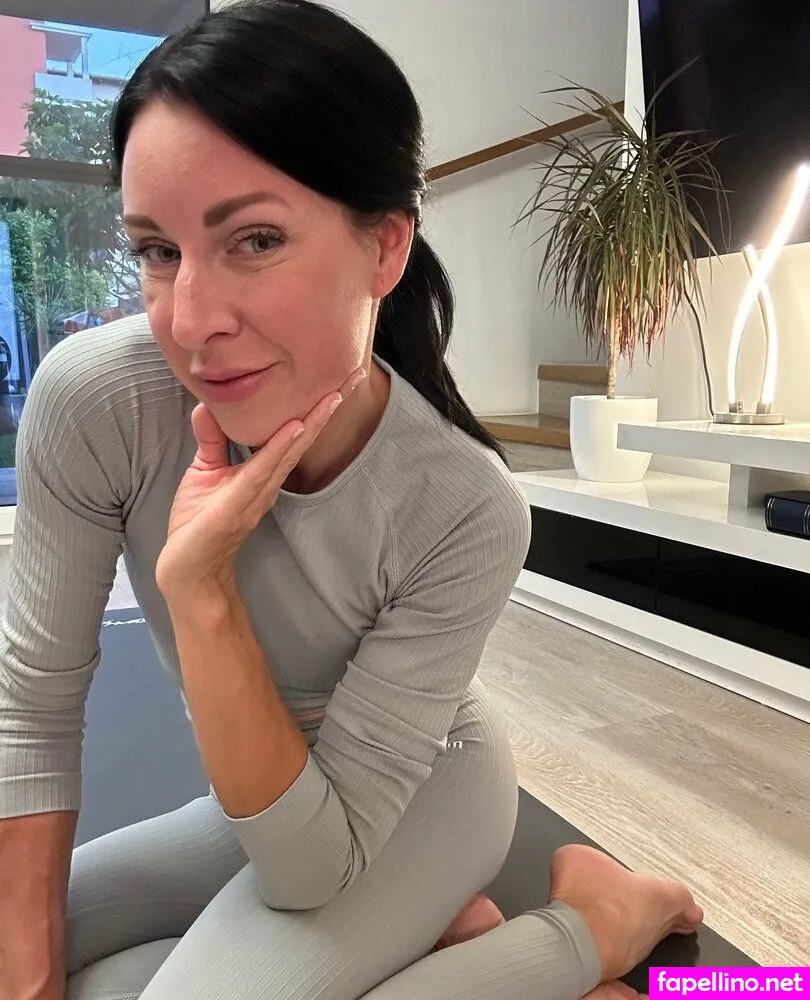 linda.caprice, linda_caprice_official Nude Leaked OnlyFans Photo #F4ez7ylnHy