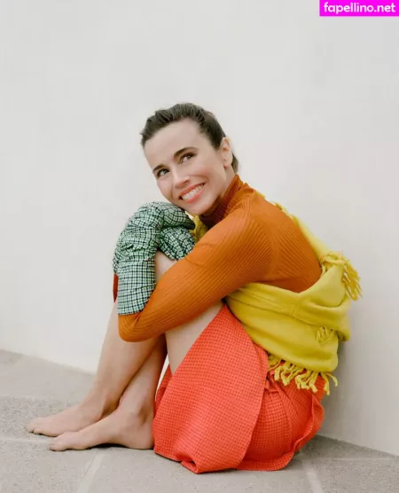 Linda Cardellini OnlyFans Thumbnail #yCmnXfdxrv