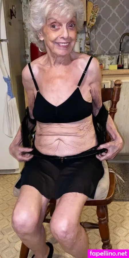 Lindahope1939 OnlyFans Thumbnail #lg8R7g2lde