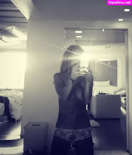 Lindsay Lohan OnlyFans Thumbnail #Fztxq0vC01
