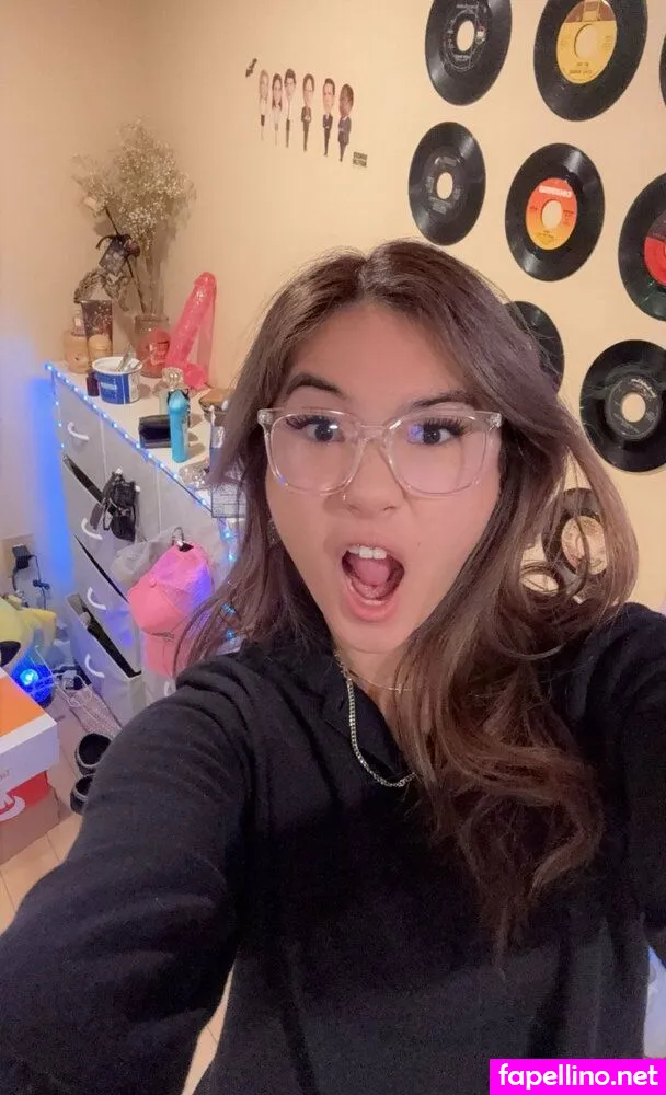 _lindsayphillips_, lilydaisyphillips, luxe_li Nude Leaked OnlyFans Photo #UEbsabZywJ