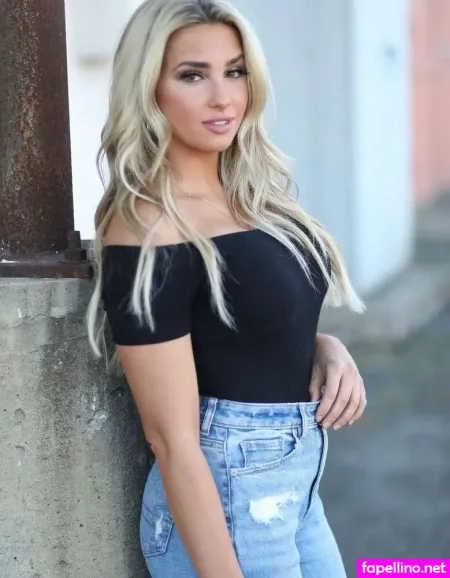 Lindsey Nance OnlyFans Thumbnail #DmsmGoaFf0