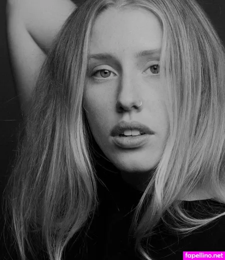 Lindsley Register OnlyFans Thumbnail #8j6jloqPIW