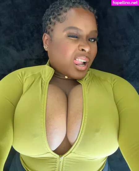 Lingerieloungefree OnlyFans Thumbnail #NtoSvfrI5z