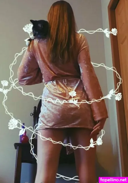 Lingeringtease OnlyFans Thumbnail #WlWMBlv4X4