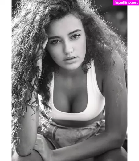 Liraz Nomdar OnlyFans Thumbnail #AKOiAXhIIM