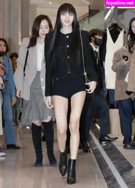 Lisa 1 OnlyFans Thumbnail #5chVGJ9HxB