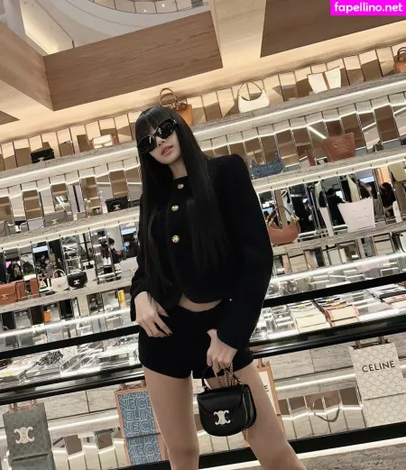 Lisa 1 OnlyFans Thumbnail #JbM8uCRFWj