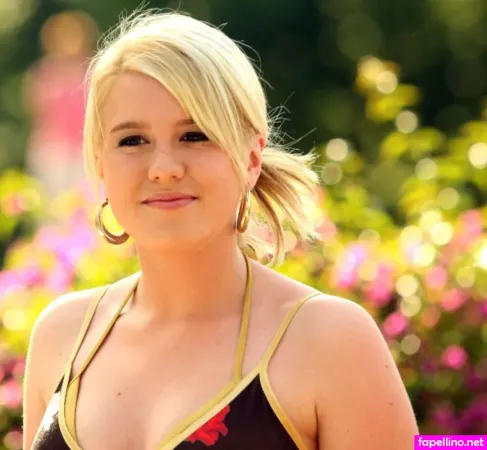 Lisa Bund OnlyFans Thumbnail #PNeQwLH5nq