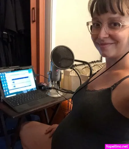 Lisa Dee OnlyFans Thumbnail #8ySLGiq1Gu