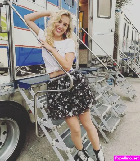 Lisa Gilroy OnlyFans Thumbnail #EkowJi27Mm