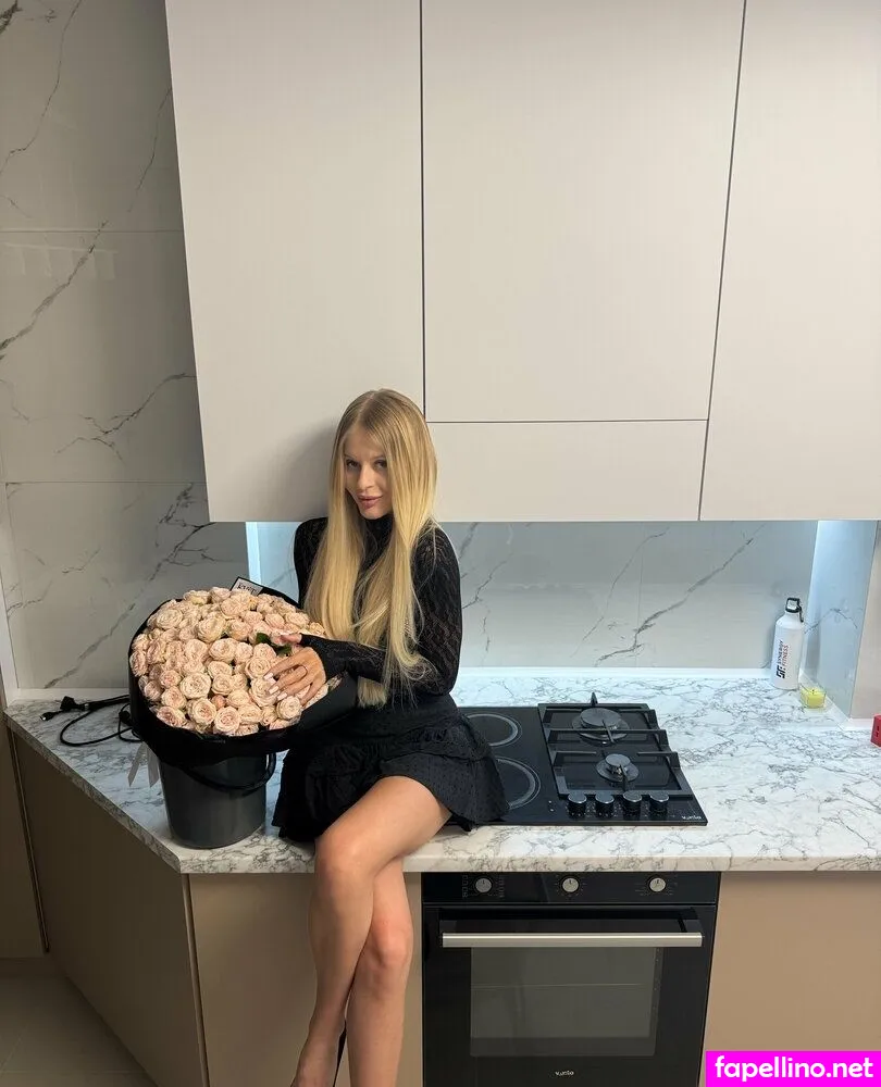lisa_knows, lisa_knows_s Nude Leaked OnlyFans Photo #YDIz8e4EdV
