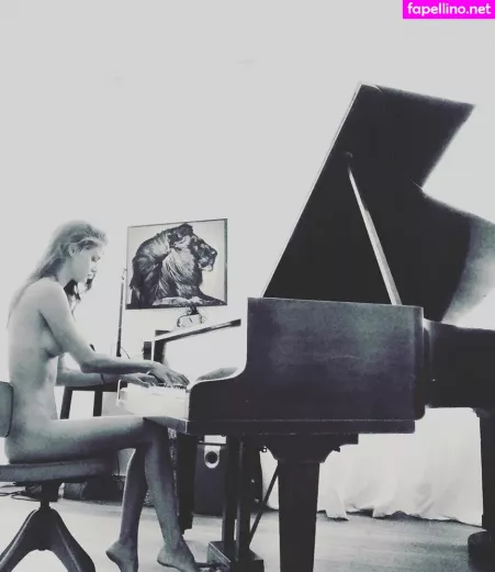 Lisa Tomaschewsky OnlyFans Thumbnail #fzxuUFU7ov