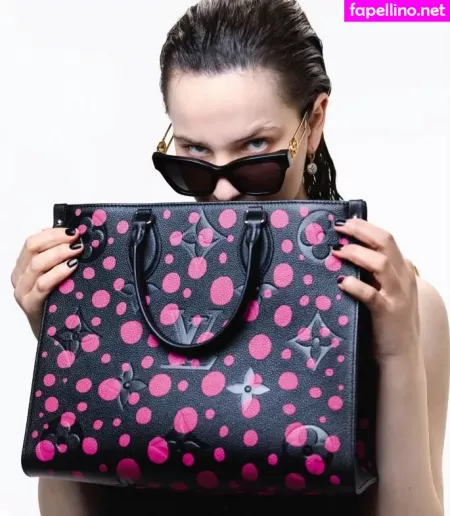 Lisa Vicari OnlyFans Thumbnail #6UBdbfGUB9