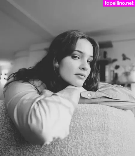 Lisa Vicari OnlyFans Thumbnail #LB8arYgUAz