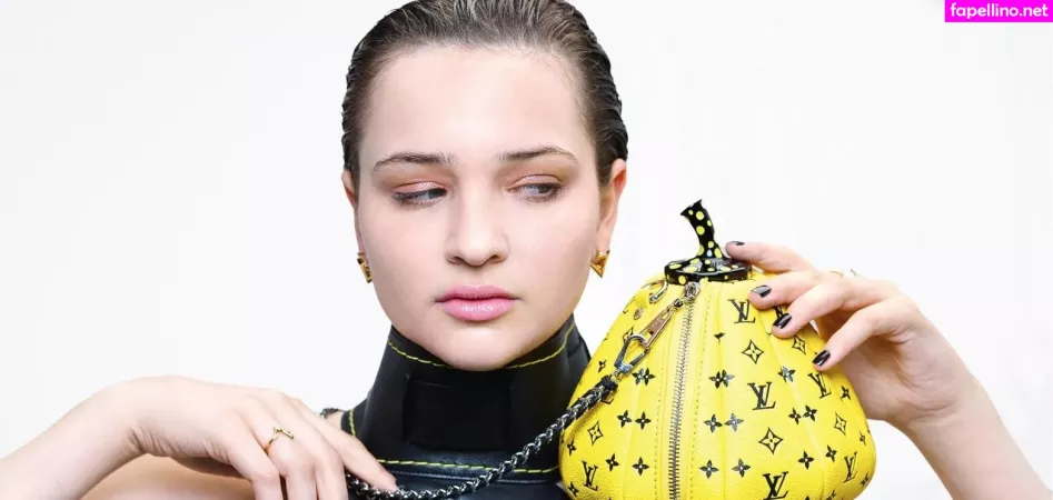 Lisa Vicari OnlyFans Thumbnail #S7tD41dBHS