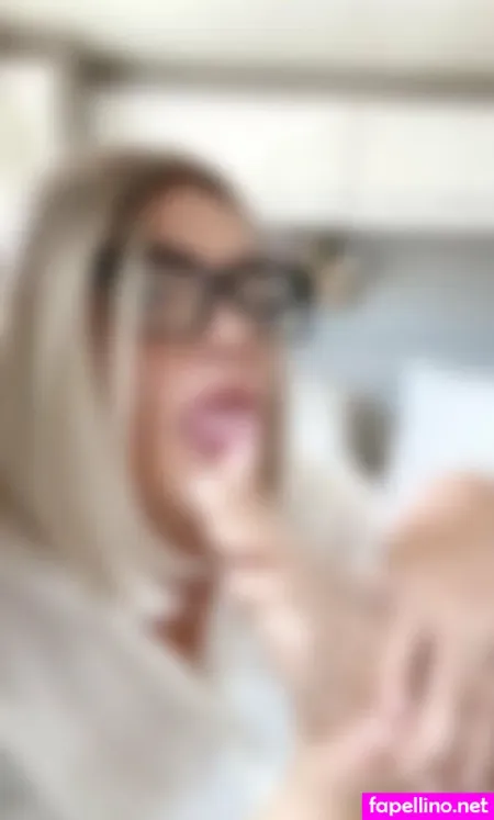 Lisakunzfeetof OnlyFans Thumbnail #UXFDHGAY7q