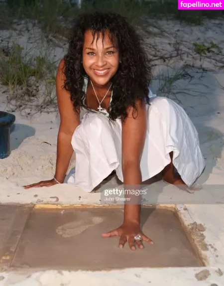 Lisaraye OnlyFans Thumbnail #MxV5f7BA6c